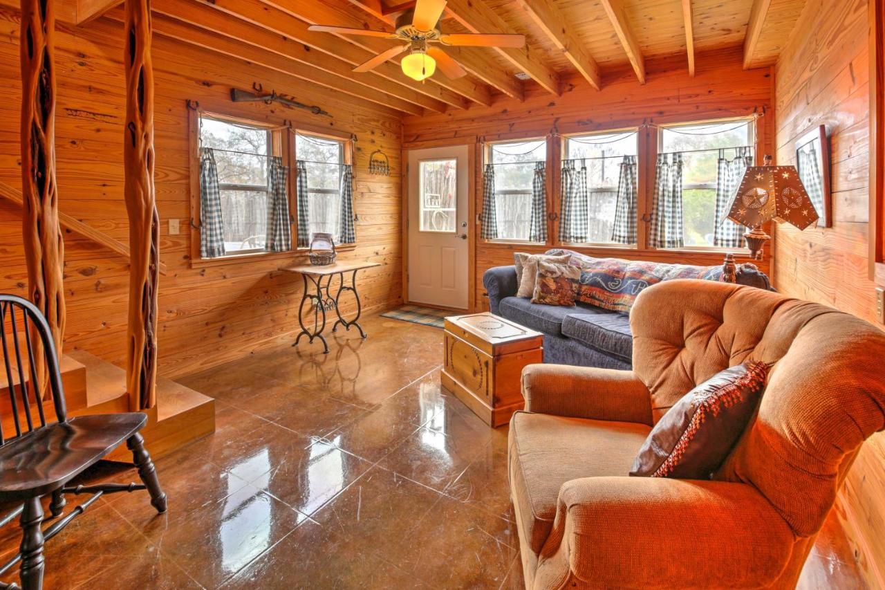 Ark Bunkhouse Fredericksburg Hideaway With Hot Tubヴィラ エクステリア 写真
