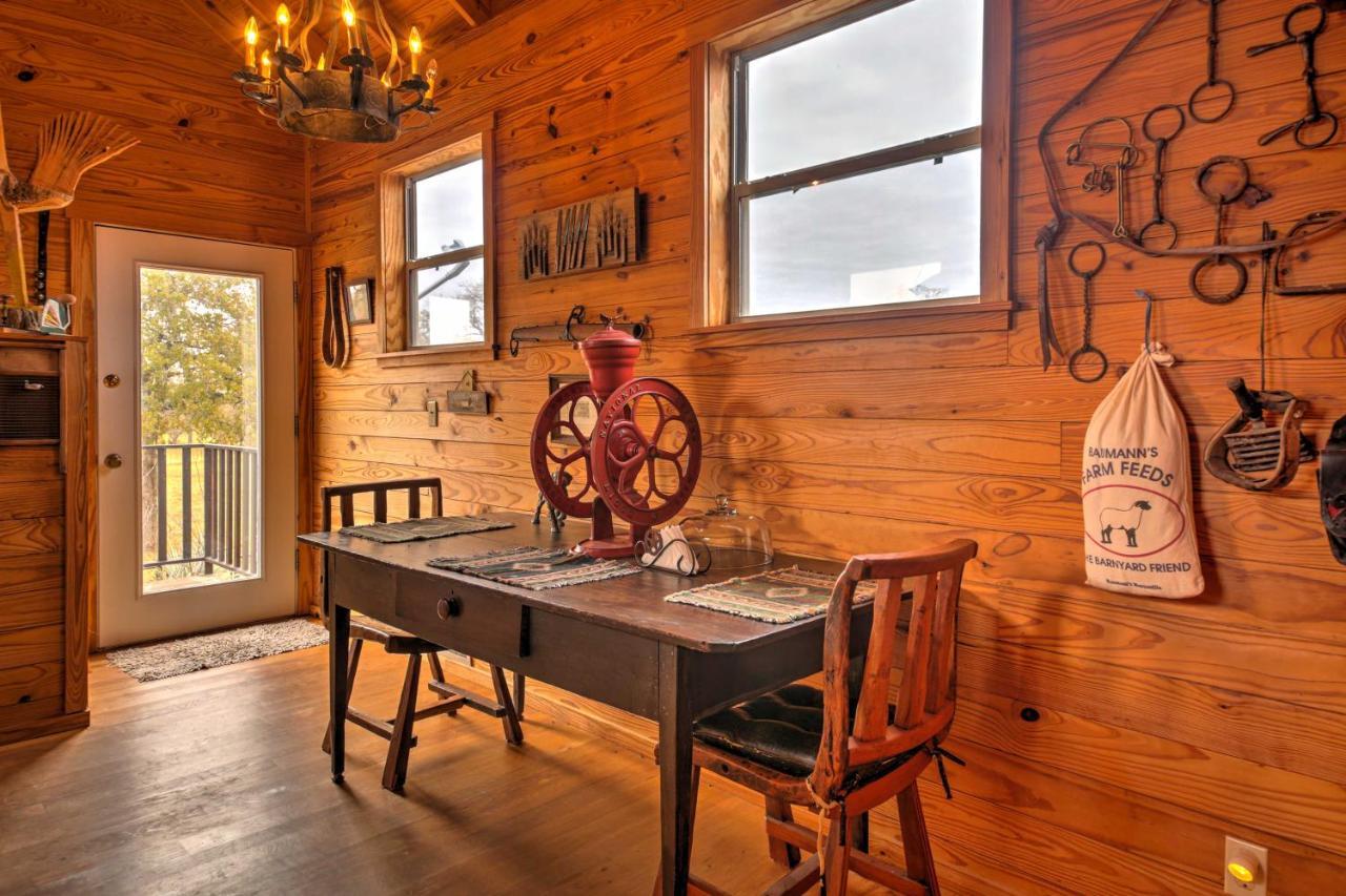 Ark Bunkhouse Fredericksburg Hideaway With Hot Tubヴィラ エクステリア 写真