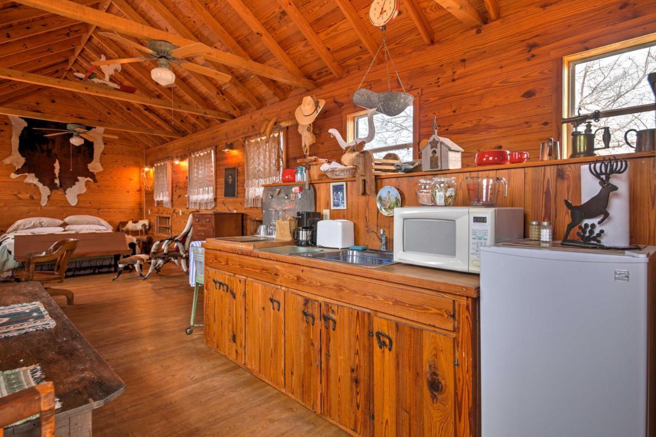 Ark Bunkhouse Fredericksburg Hideaway With Hot Tubヴィラ エクステリア 写真