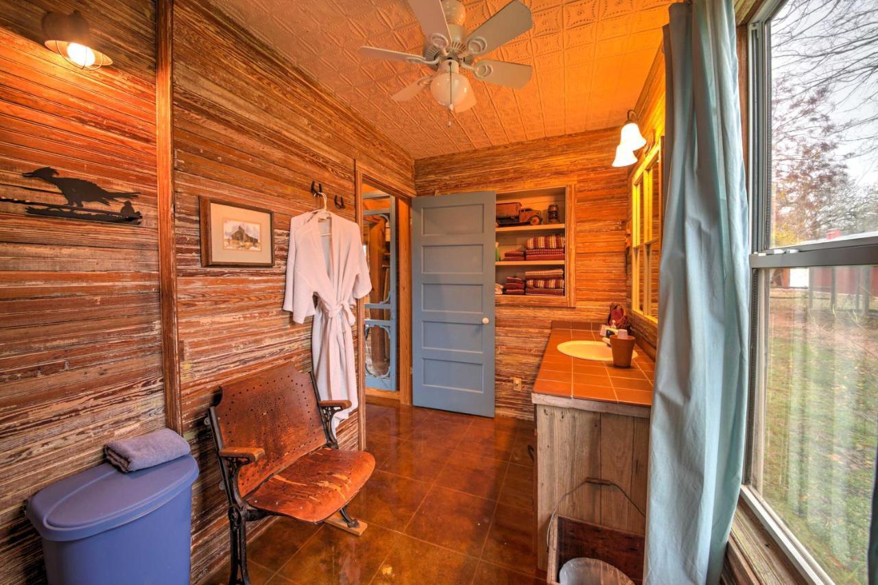 Ark Bunkhouse Fredericksburg Hideaway With Hot Tubヴィラ エクステリア 写真