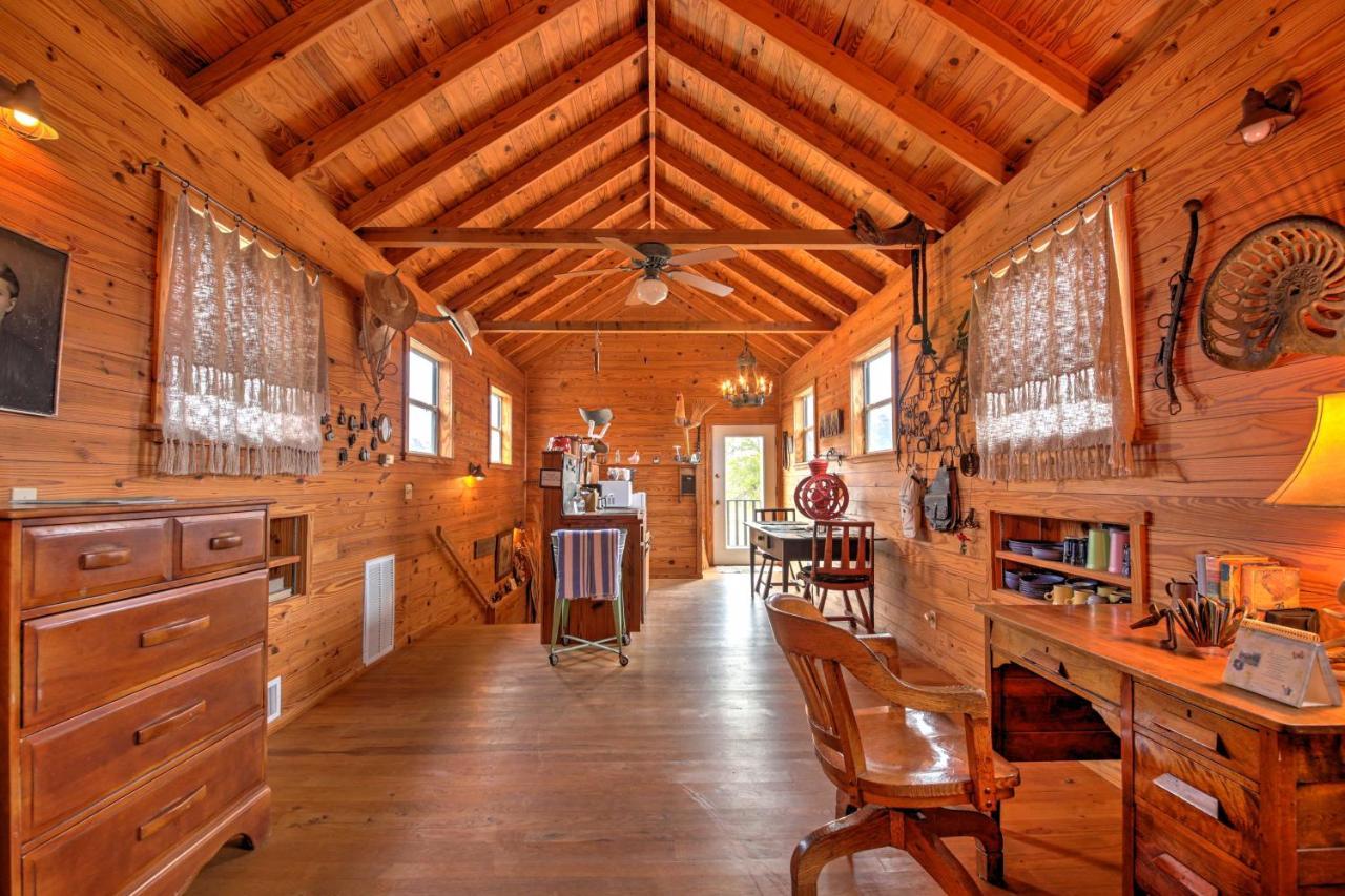 Ark Bunkhouse Fredericksburg Hideaway With Hot Tubヴィラ エクステリア 写真