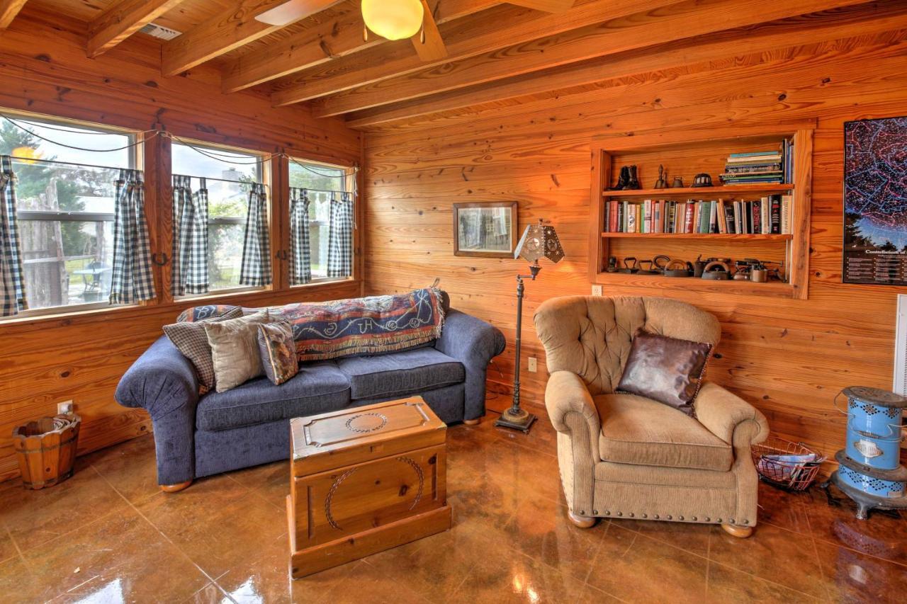 Ark Bunkhouse Fredericksburg Hideaway With Hot Tubヴィラ エクステリア 写真