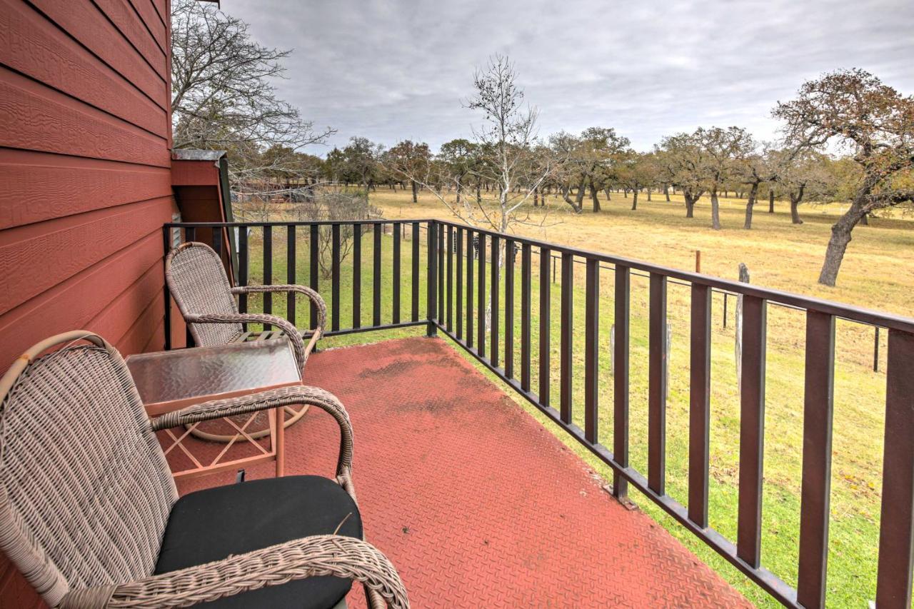 Ark Bunkhouse Fredericksburg Hideaway With Hot Tubヴィラ エクステリア 写真