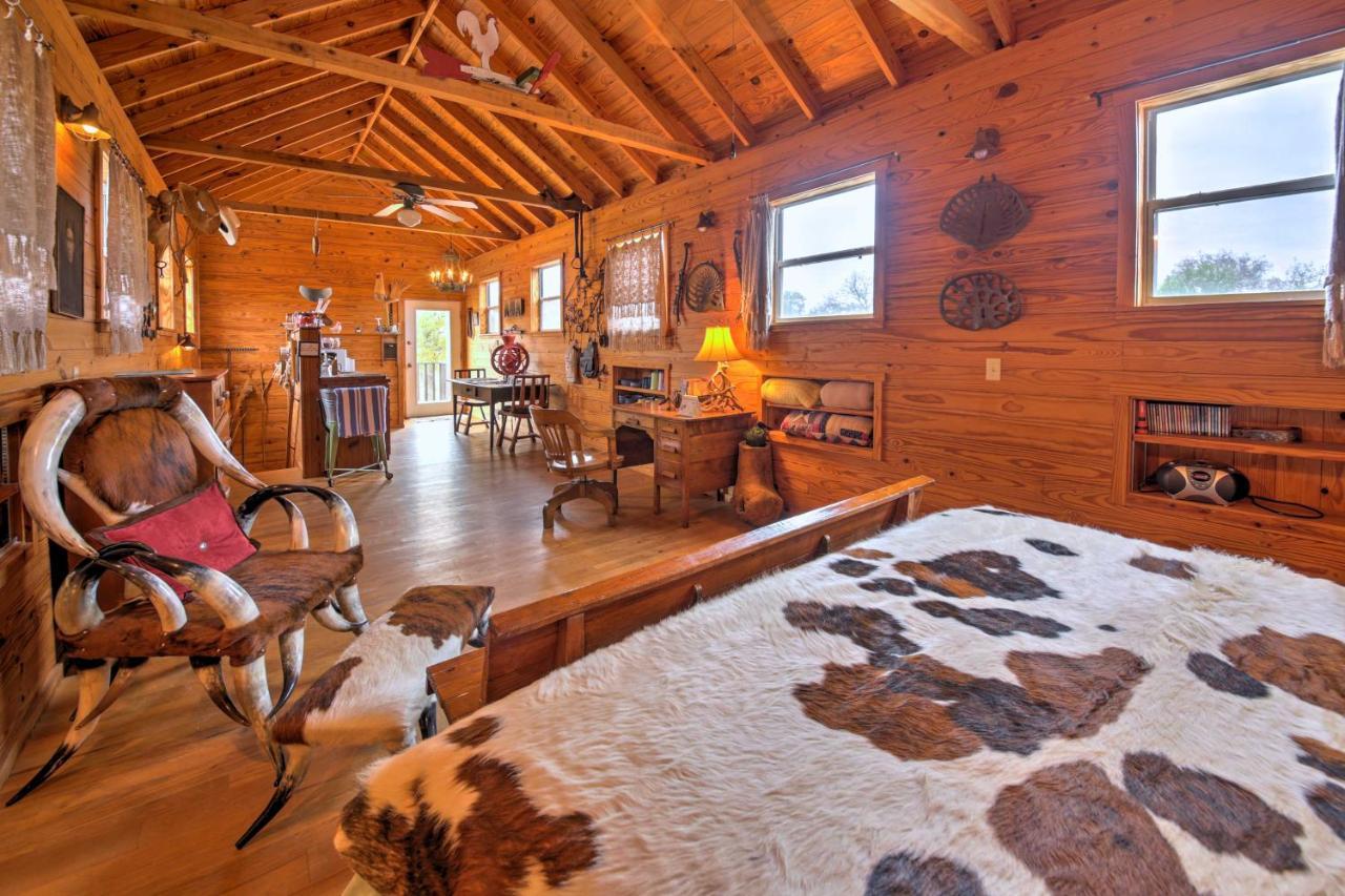 Ark Bunkhouse Fredericksburg Hideaway With Hot Tubヴィラ エクステリア 写真