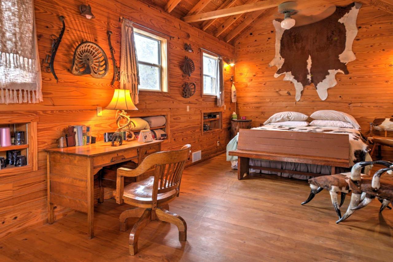 Ark Bunkhouse Fredericksburg Hideaway With Hot Tubヴィラ エクステリア 写真