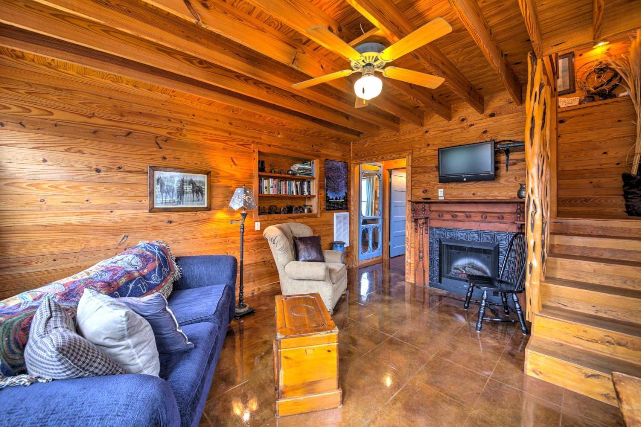Ark Bunkhouse Fredericksburg Hideaway With Hot Tubヴィラ エクステリア 写真
