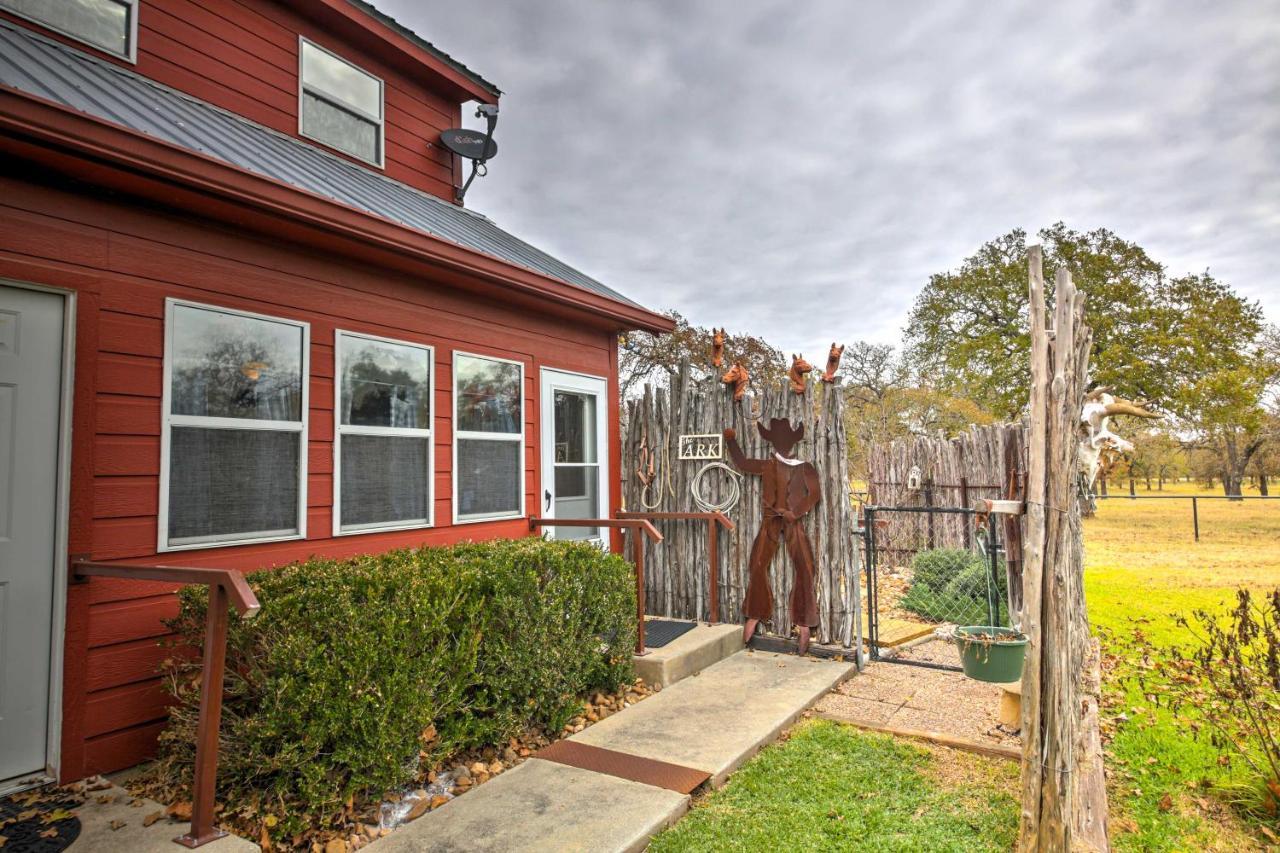 Ark Bunkhouse Fredericksburg Hideaway With Hot Tubヴィラ エクステリア 写真